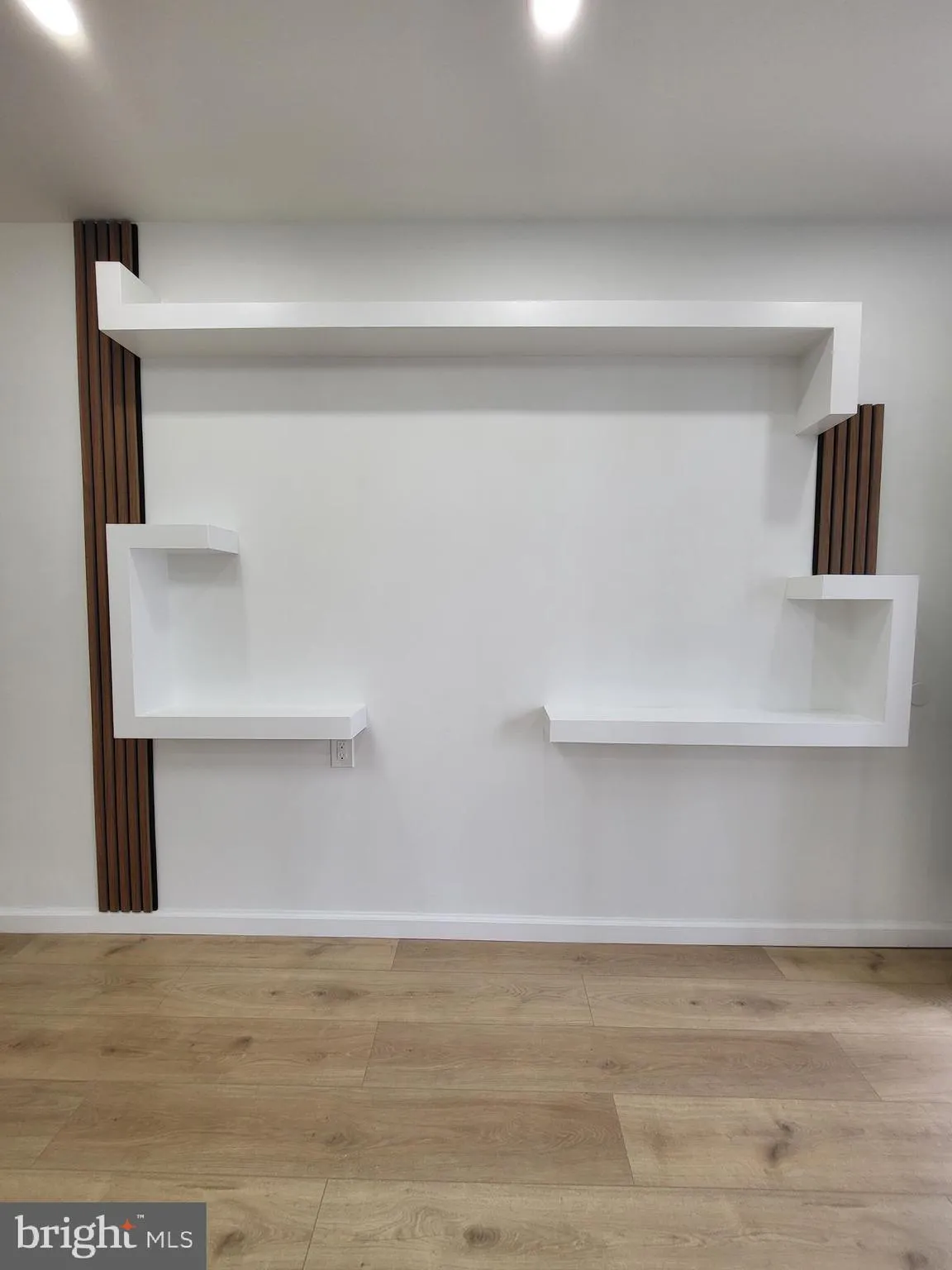 Reading, Pennsylvania 19601, United States, 4 Bedrooms Bedrooms, ,2 BathroomsBathrooms,Residential,Active,221662