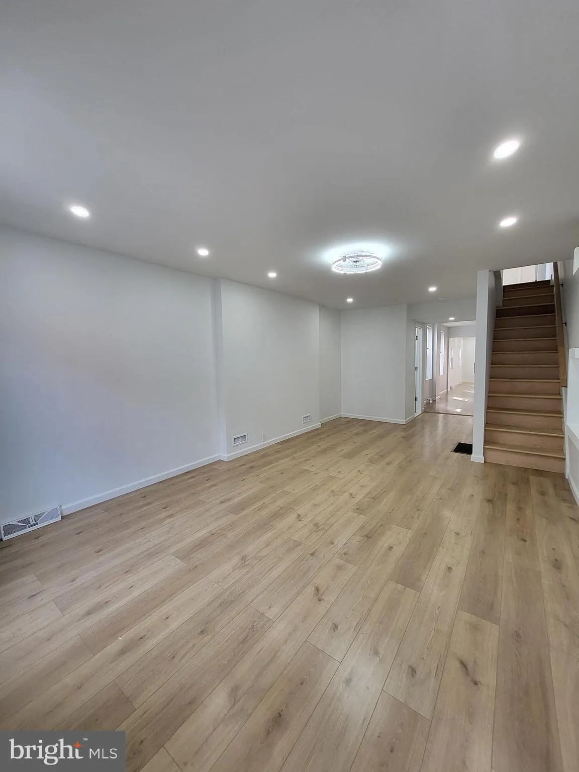 Reading, Pennsylvania 19601, United States, 4 Bedrooms Bedrooms, ,2 BathroomsBathrooms,Residential,Active,221662