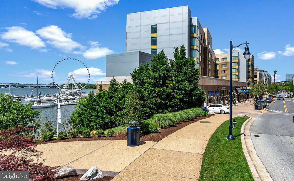 THE FLATS AT NATIONAL HARBOR - Residential Lease