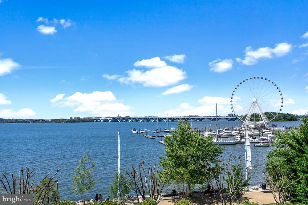 THE FLATS AT NATIONAL HARBOR - Residential Lease