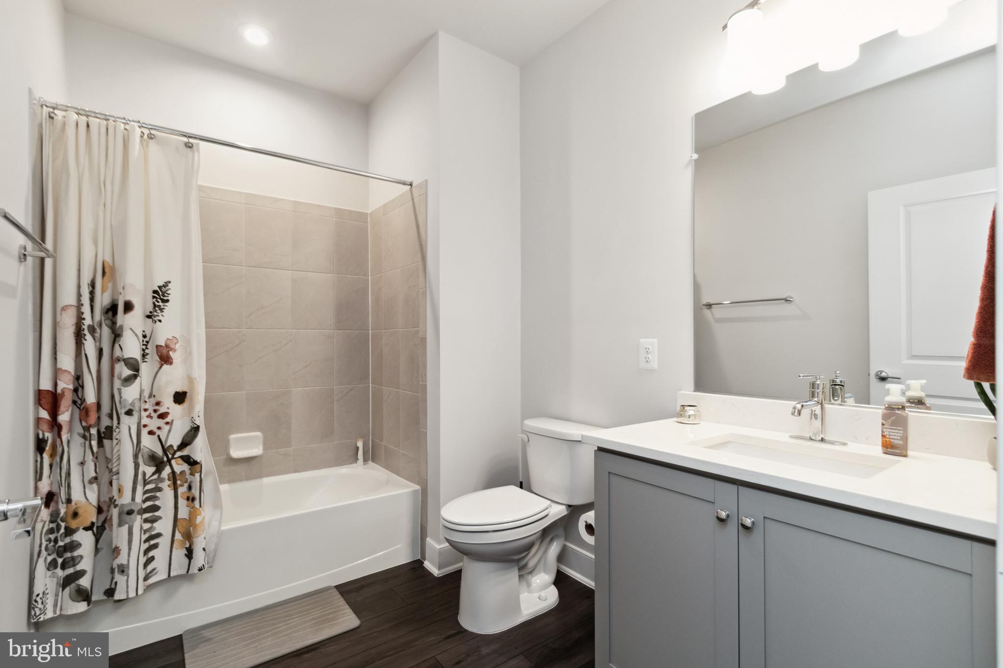 THE FLATS AT NATIONAL HARBOR - Residential Lease