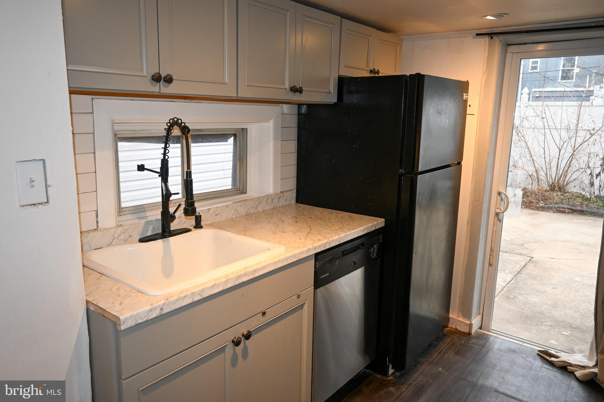 EAST KENSINGTON - Residential