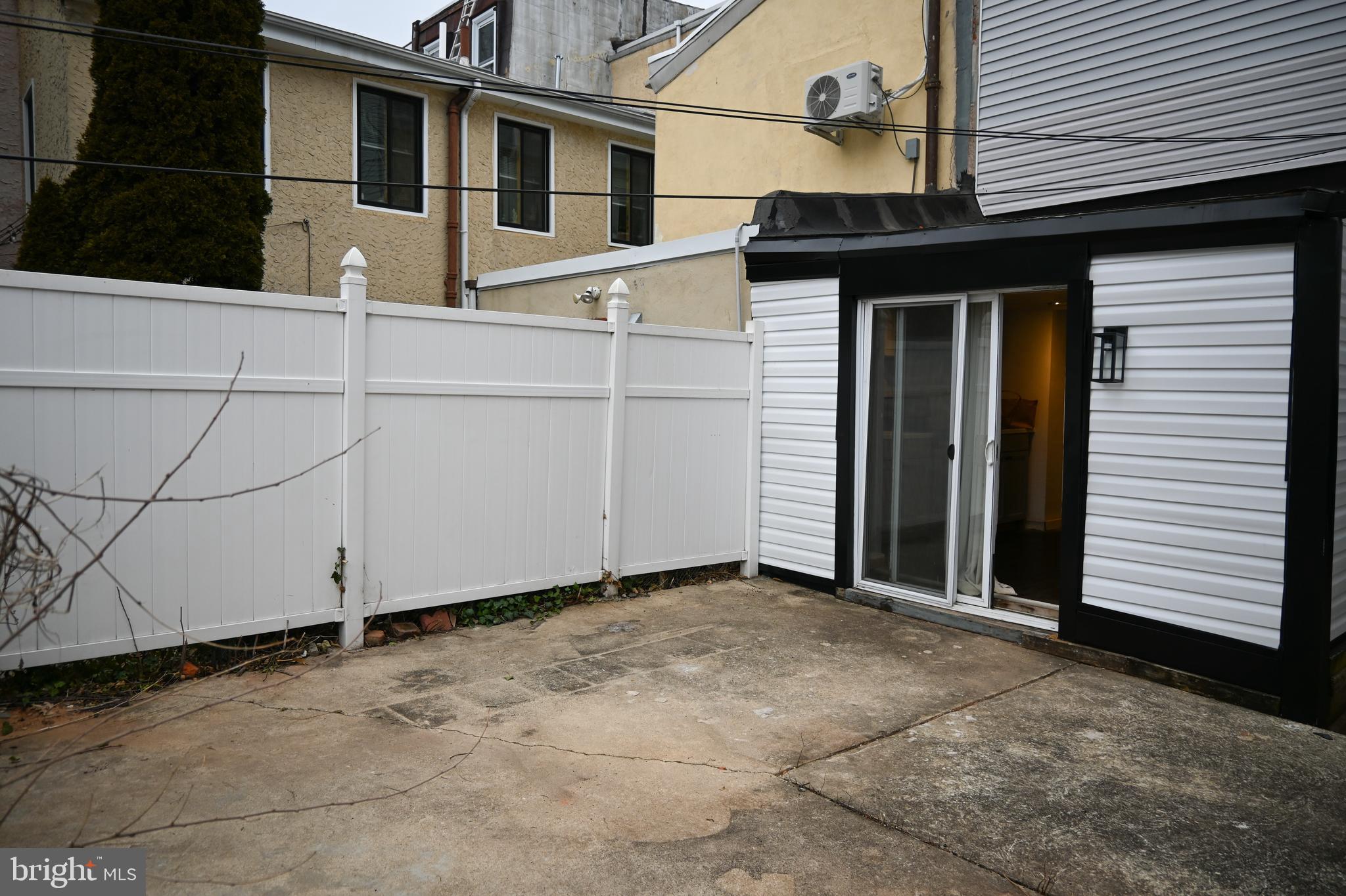 EAST KENSINGTON - Residential