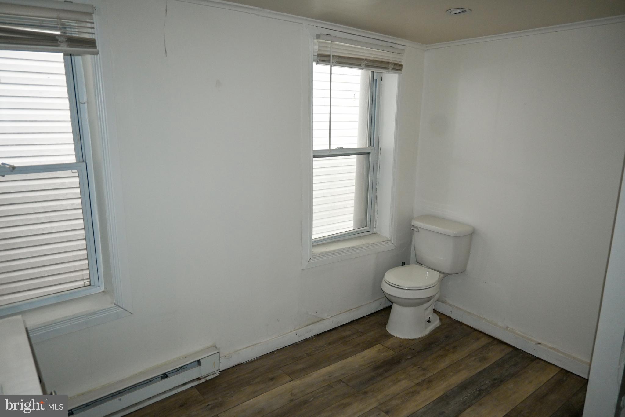 EAST KENSINGTON - Residential