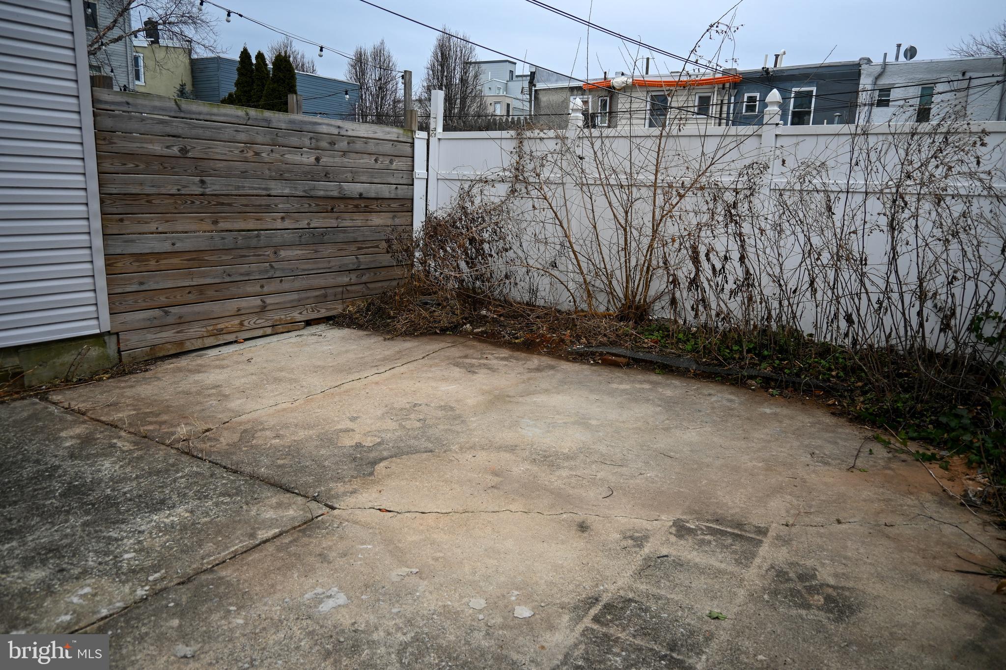 EAST KENSINGTON - Residential