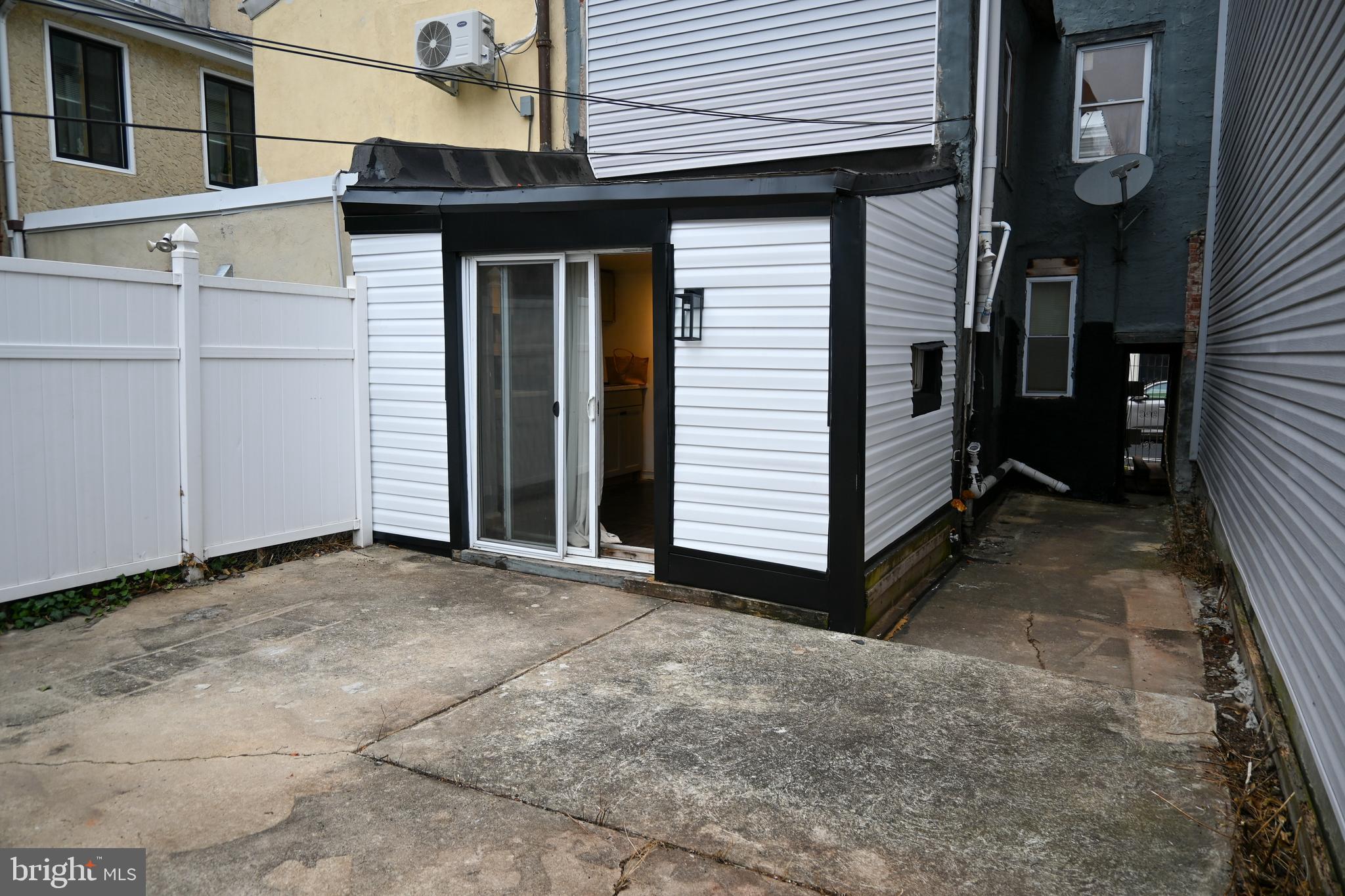 EAST KENSINGTON - Residential