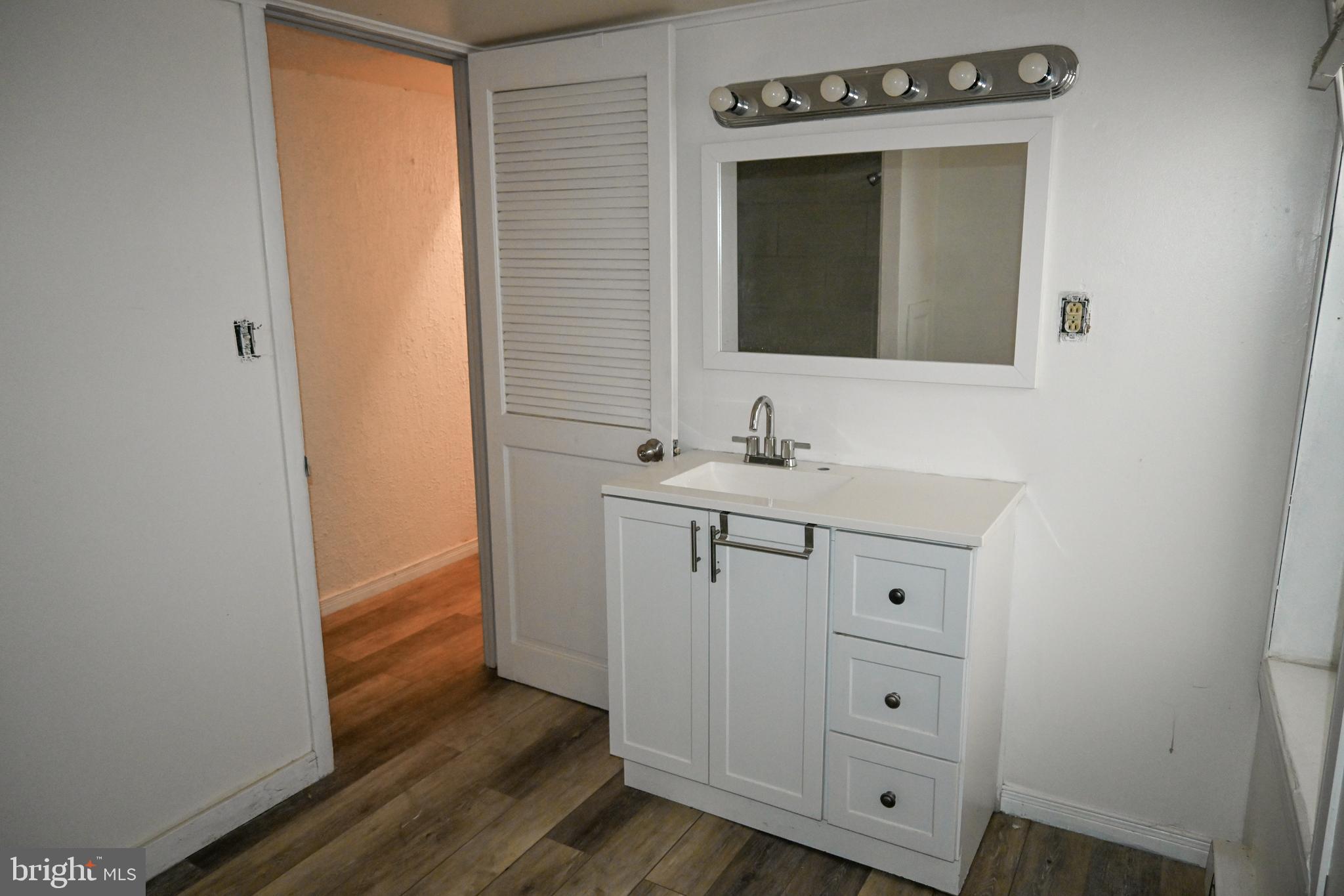 EAST KENSINGTON - Residential