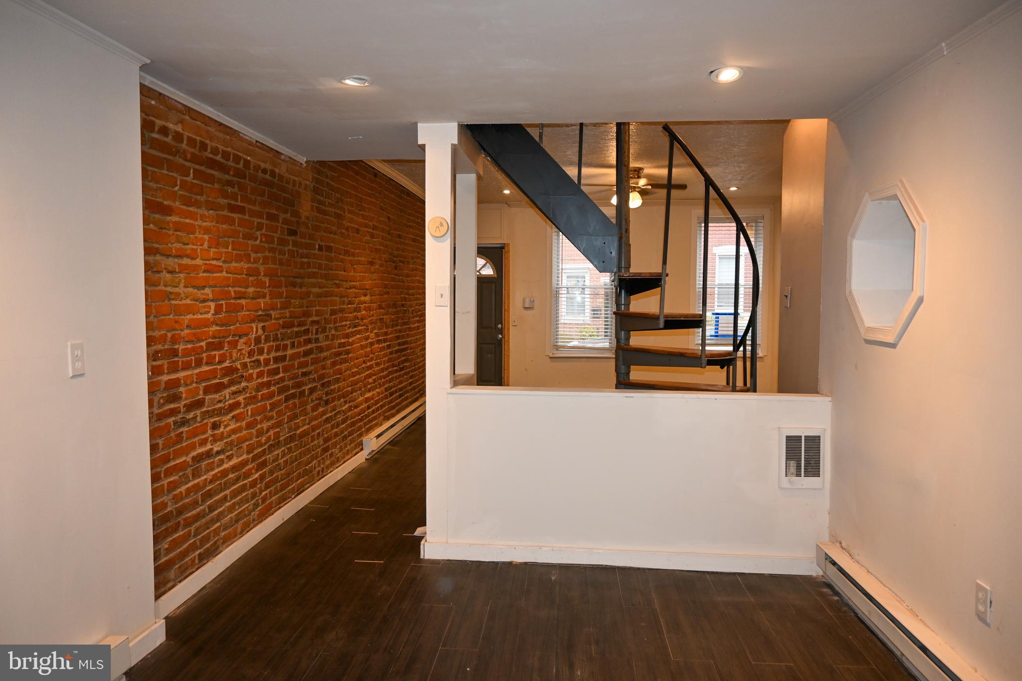 EAST KENSINGTON - Residential