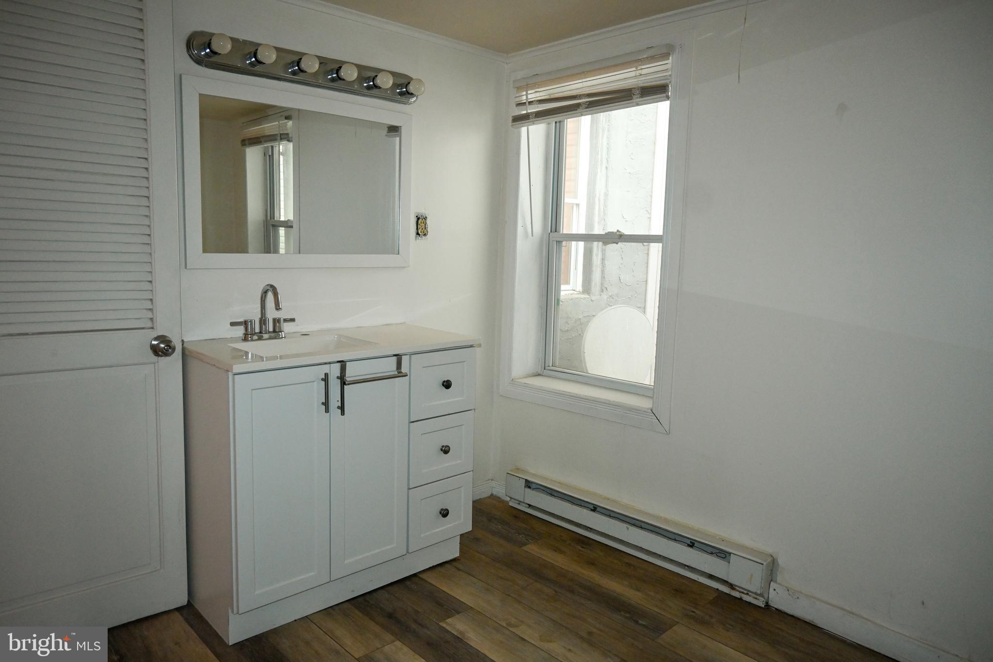 EAST KENSINGTON - Residential