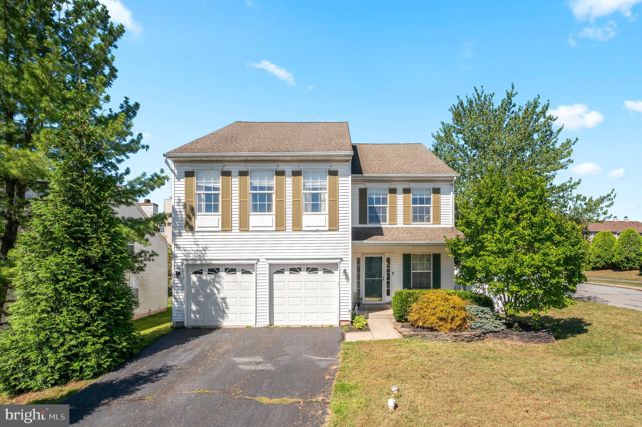 Welcome to this 4-bedroom, 2.5-bath home in the desirable Perkiomen Valley School District. Featuring an open floor plan, vaulted ceilings, and a bright, modern feel, this home is designed for both comfort and entertaining.
The main level offers a living room with elegant wainscoting, a formal dining room, and an eat-in kitchen that flows seamlessly into the family room with a gas fireplace and soaring ceilings. A door leads to the deck and fully fenced backyard.
Upstairs, the spacious primary suite includes a walk-in closet and ensuite bath, while three additional bedrooms and a hall bath complete the level. The finished basement with a bar area provides extra living space and storage.
Enjoy a two-car garage, community walking trails, a stocked creek, and a neighborhood playground.
Open House: Sunday, September 7th from 1–3 PM