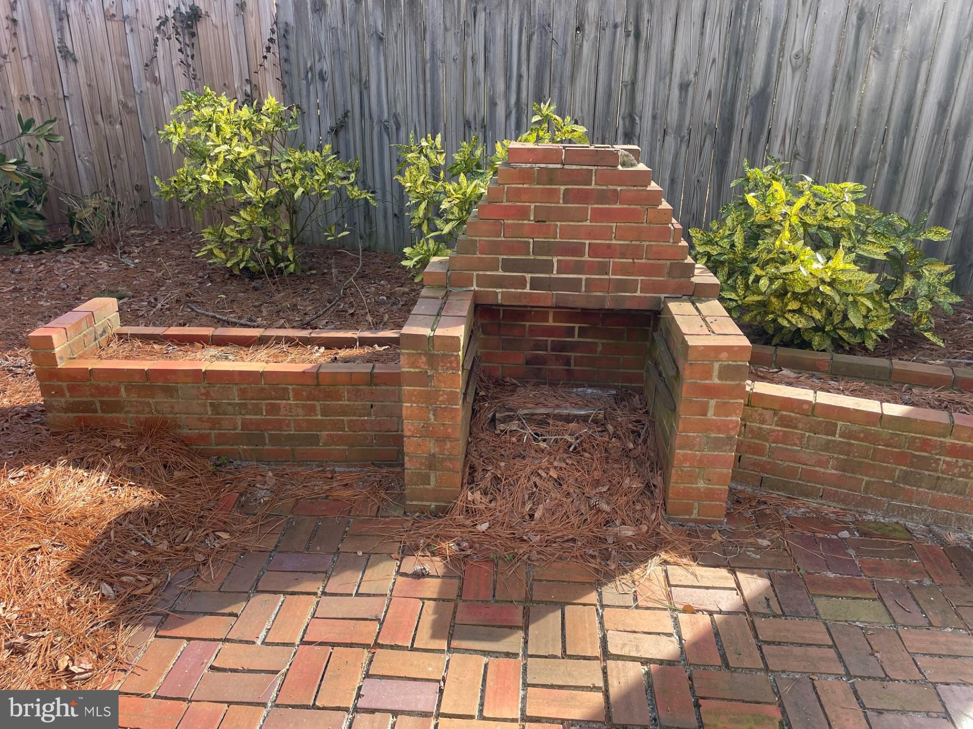 528 W COLLEGE AVENUE