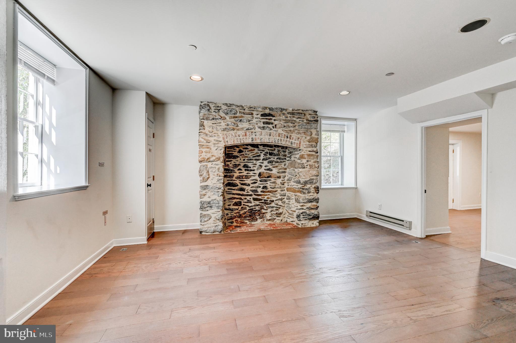 OELLA - Residential Lease