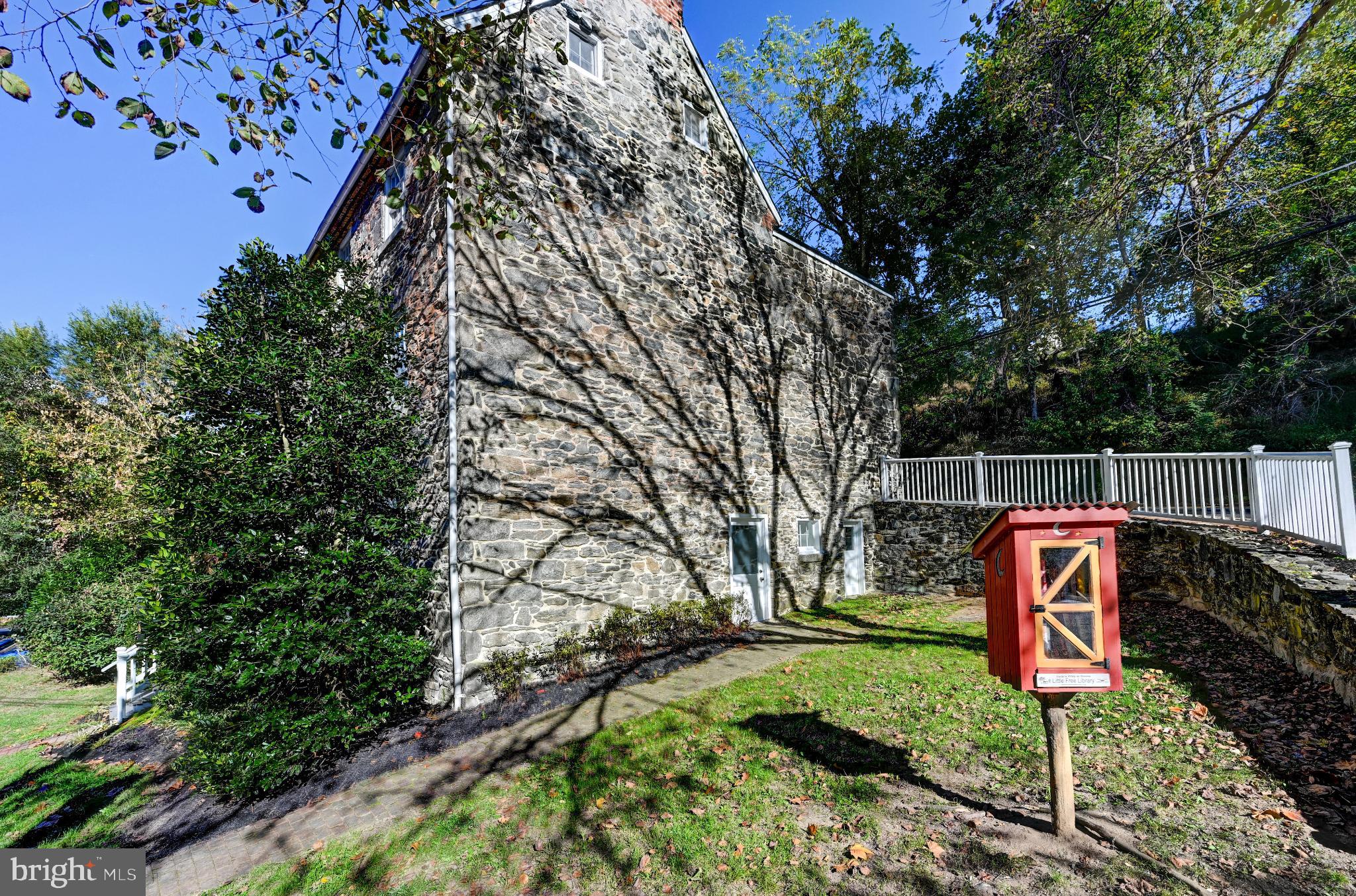 OELLA - Residential Lease