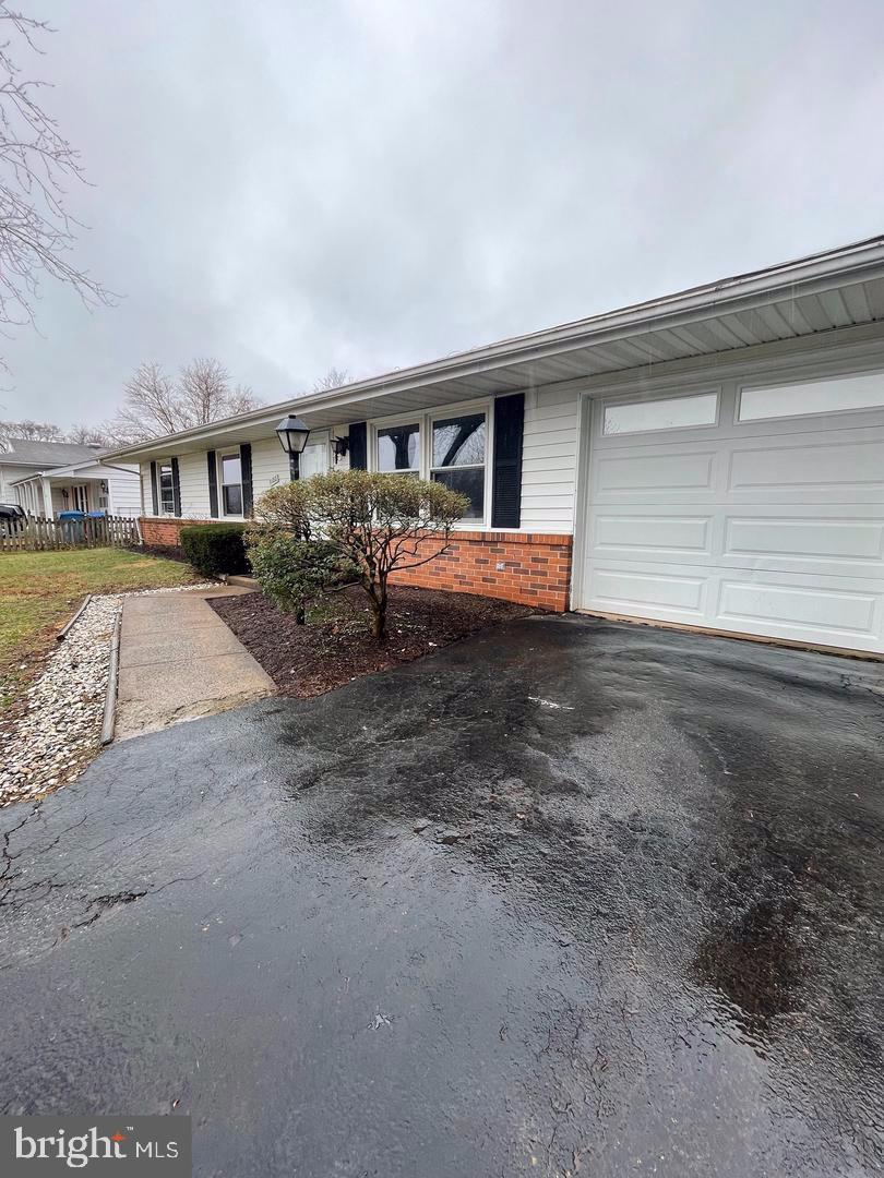 1100 N STERLING BOULEVARD