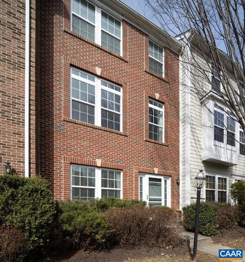 Townhouse For Sale - 723 Rainier Rd Rd<br/> CHARLOTTESVILLE, VA 22903