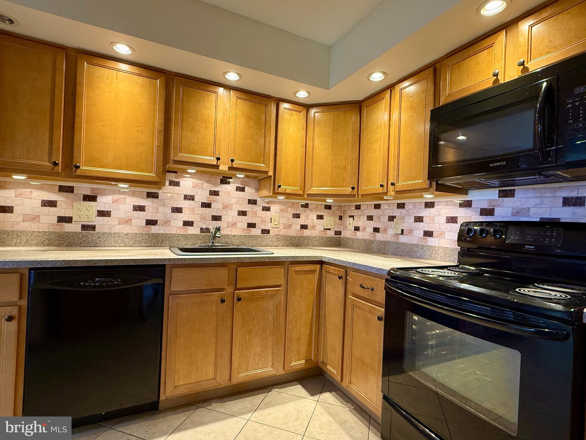 1575 W STREET ROAD 327