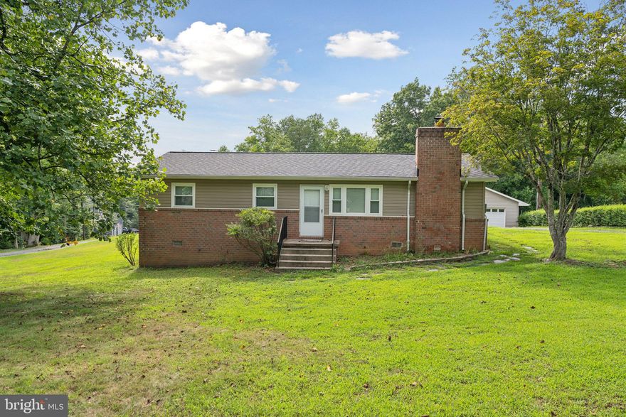 Prime Location! Nestled in the heart of Stafford (and in the Mountain View School District!), this charming rambler sits on a spacious one-acre lot and features a detached two-car garage. The expansive primary suite boasts a sitting/dressing room, a large bedroom, a private bath, and direct access to the backyard. The cozy living room includes a wood stove insert, while the open kitchen area offers ample space for dining. Pets are welcome on a case-by-case basis with a $500 non-refundable fee per pet. Don't miss out – inquire today!