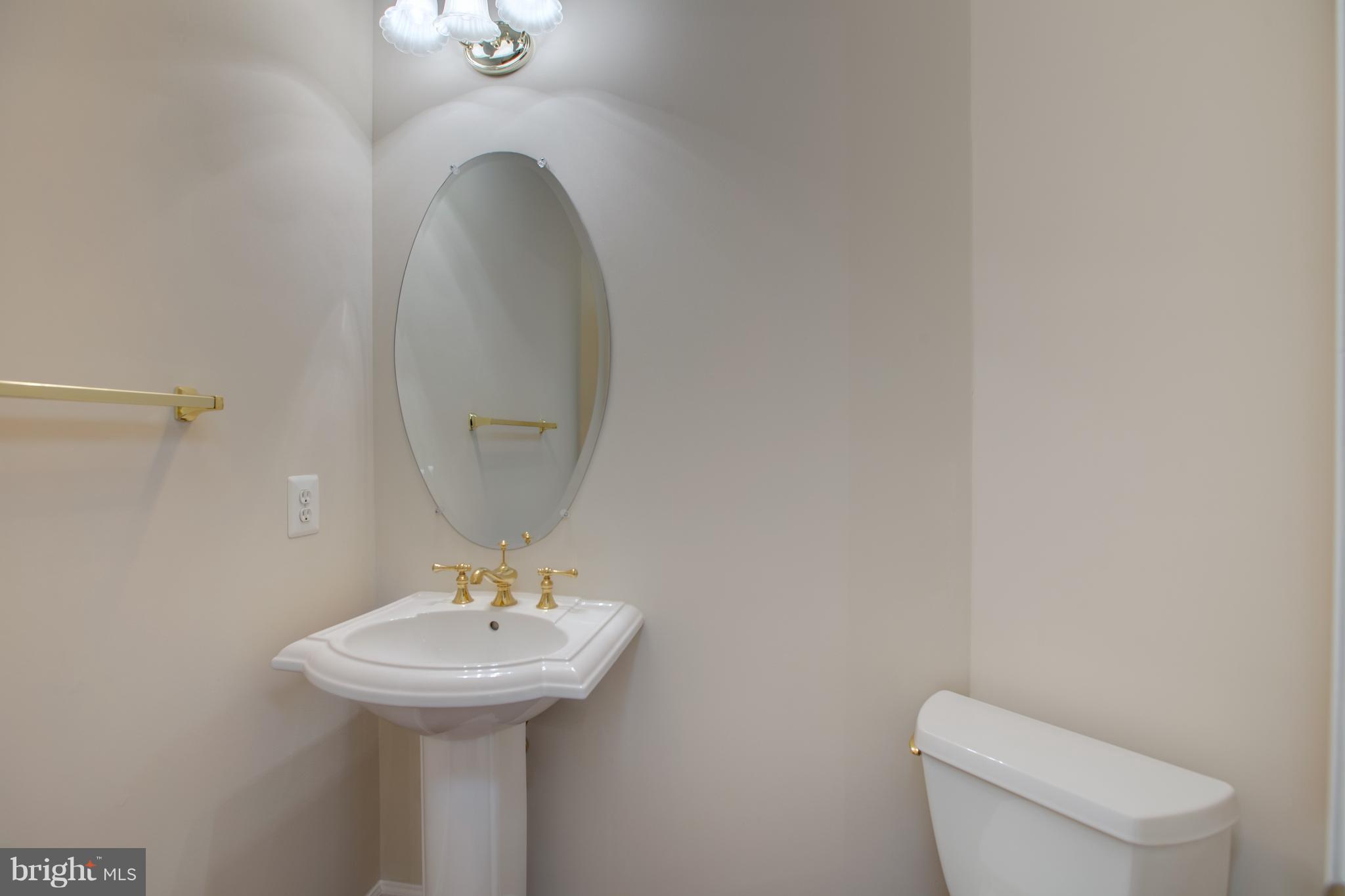 MCLEAN PLACE TOWNHOME - Residential Lease