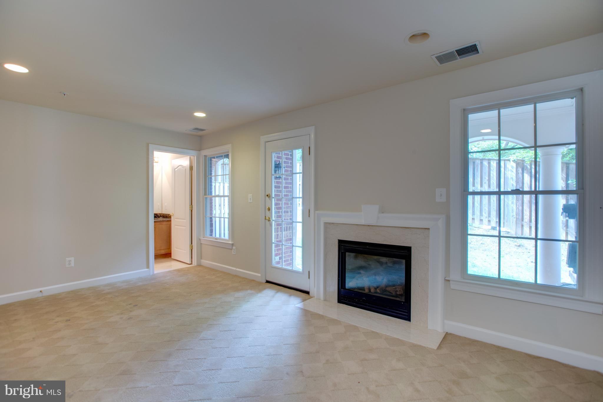 MCLEAN PLACE TOWNHOME - Residential Lease