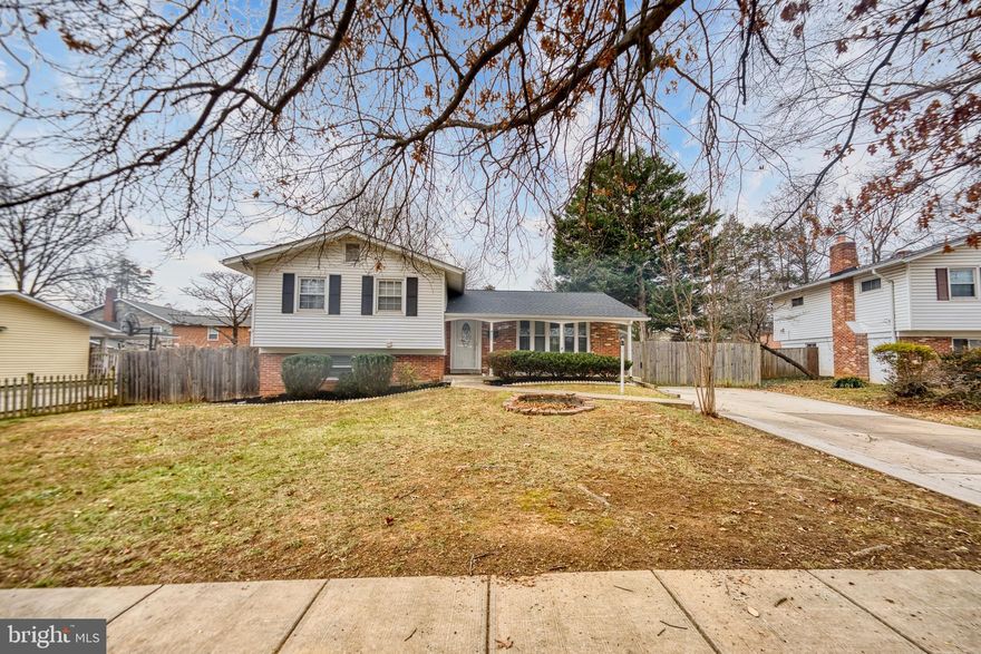 4 Bedroom and 3 full bathrooms property, recently renovated, finished basement, new roof
Large back yard, driveway for 4 cars