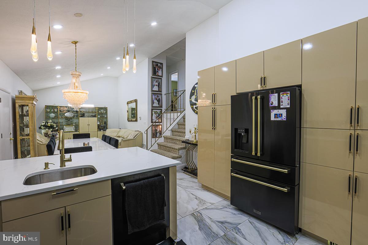 CROSS COUNTRY - Residential