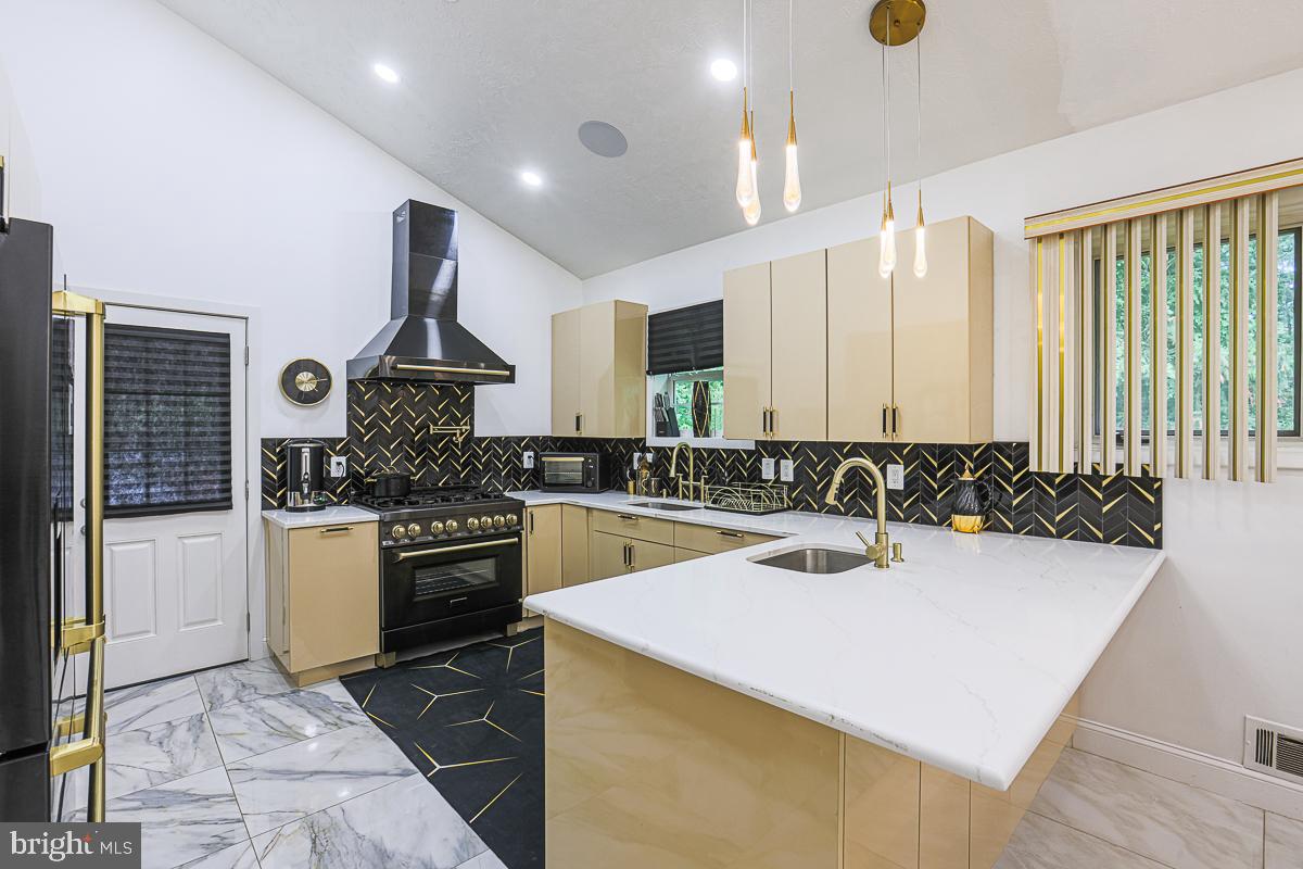 CROSS COUNTRY - Residential