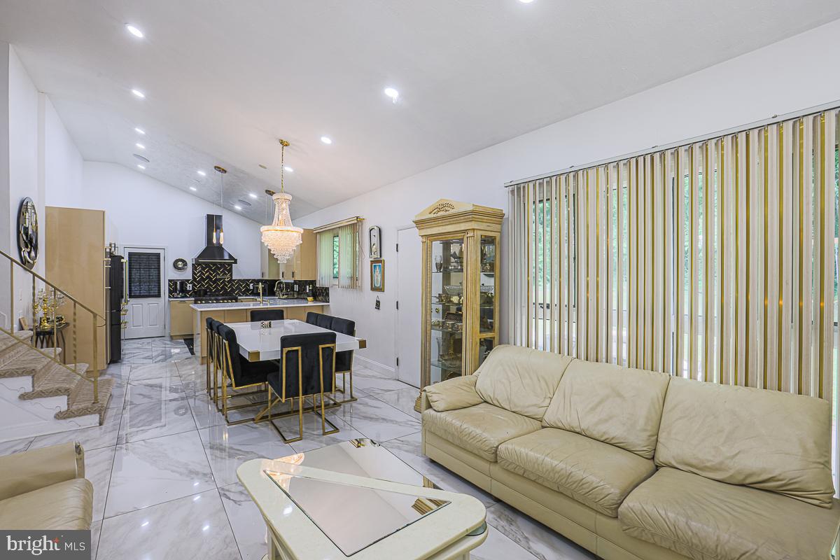 CROSS COUNTRY - Residential