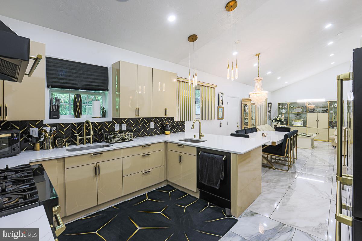 CROSS COUNTRY - Residential