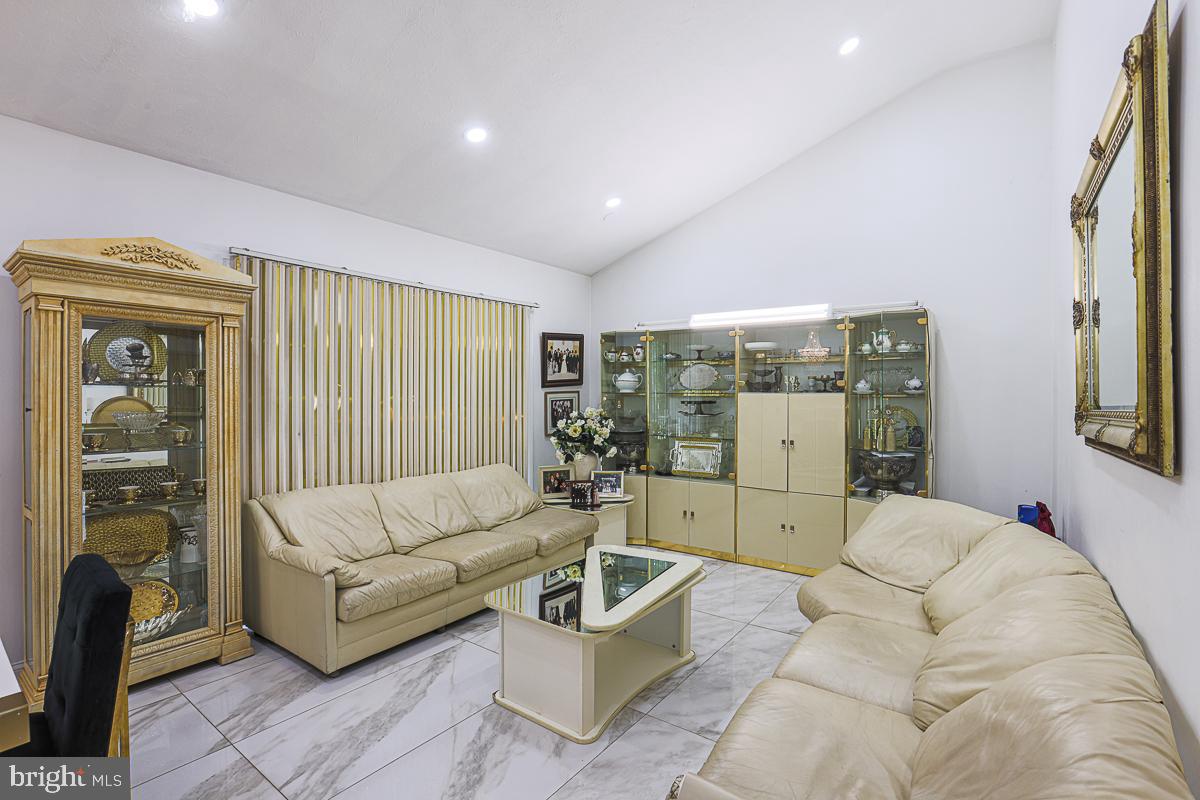 CROSS COUNTRY - Residential