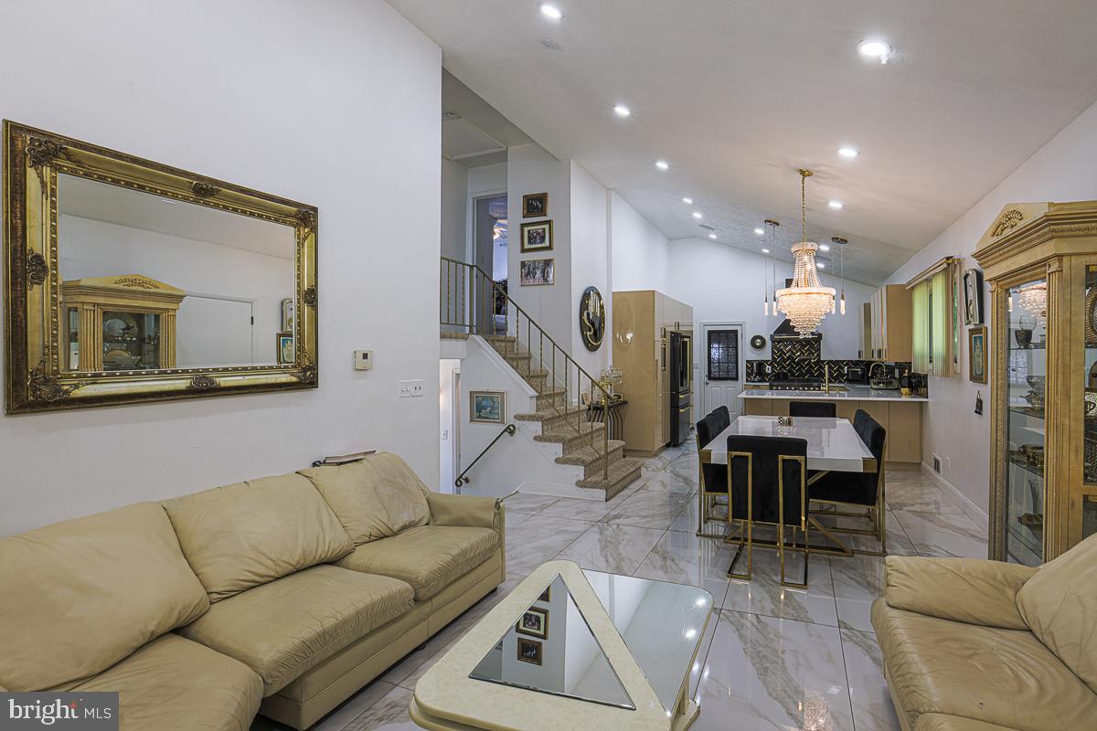 CROSS COUNTRY - Residential