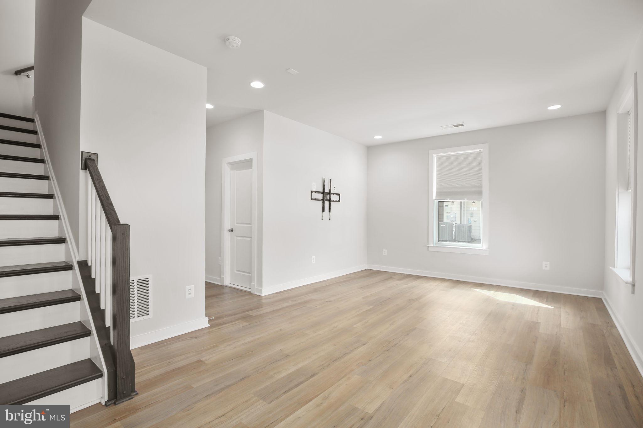 HIGHLANDER PARK - Residential