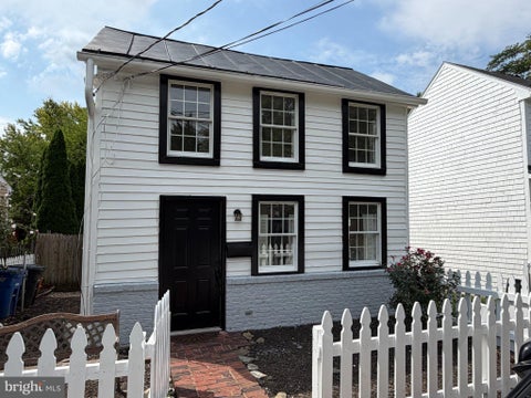 Photo of 221 South Street SE, LEESBURG, VA 20175 (MLS # VALO2136860)