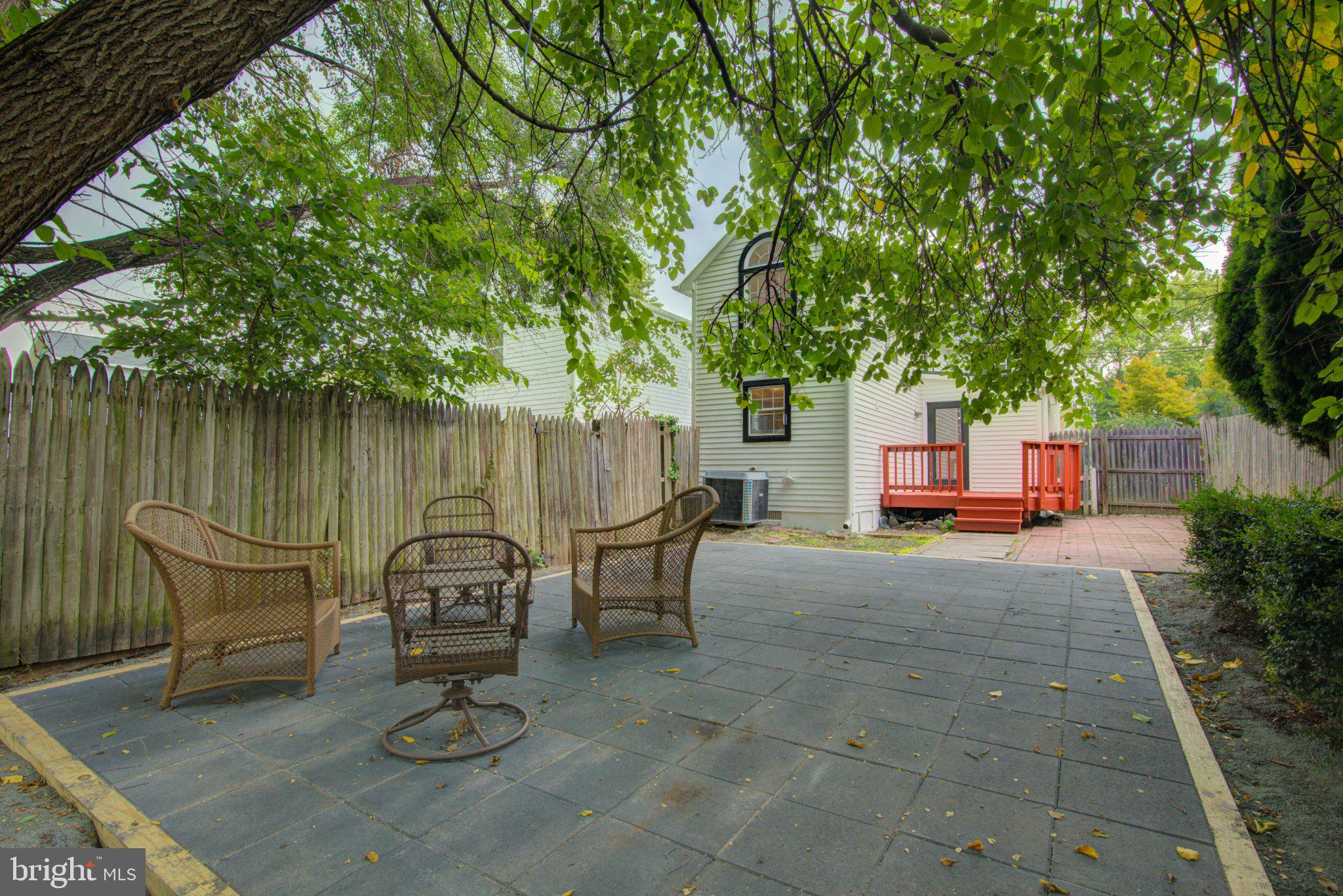 221 SOUTH STREET SE
