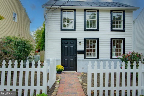 Photo of 221 South Street SE, LEESBURG, VA 20175 (MLS # VALO2136860)