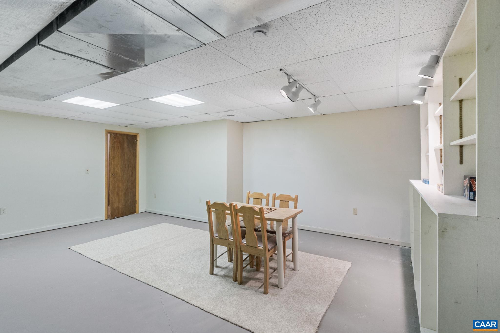 LAKE MONTICELLO - Residential