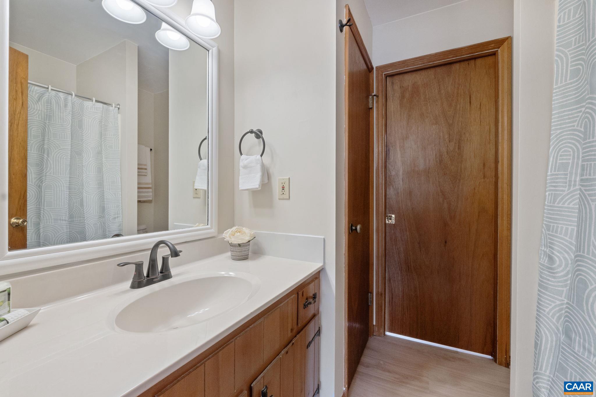 LAKE MONTICELLO - Residential