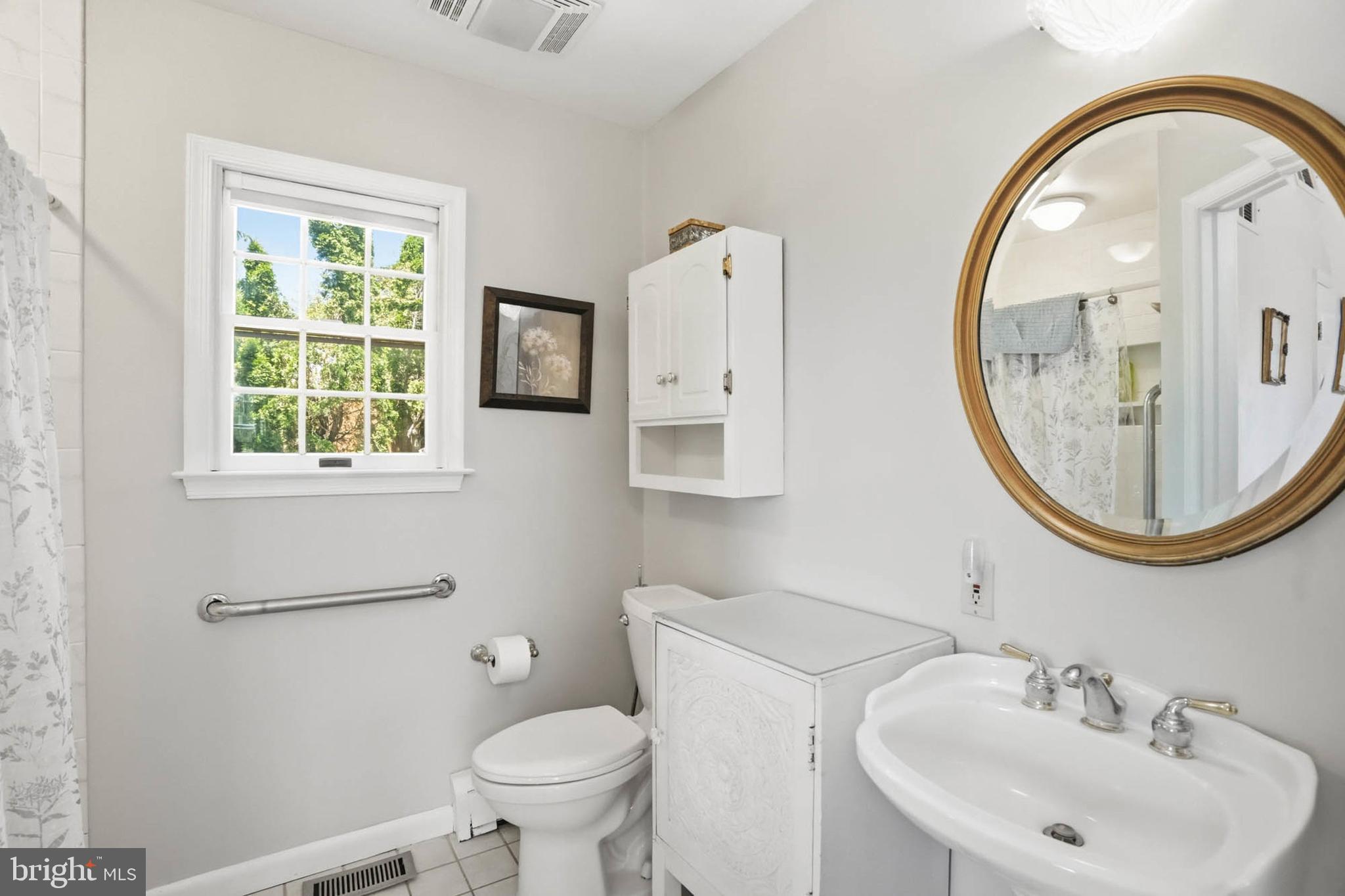 LAYTONSVILLE OUTSIDE - Residential