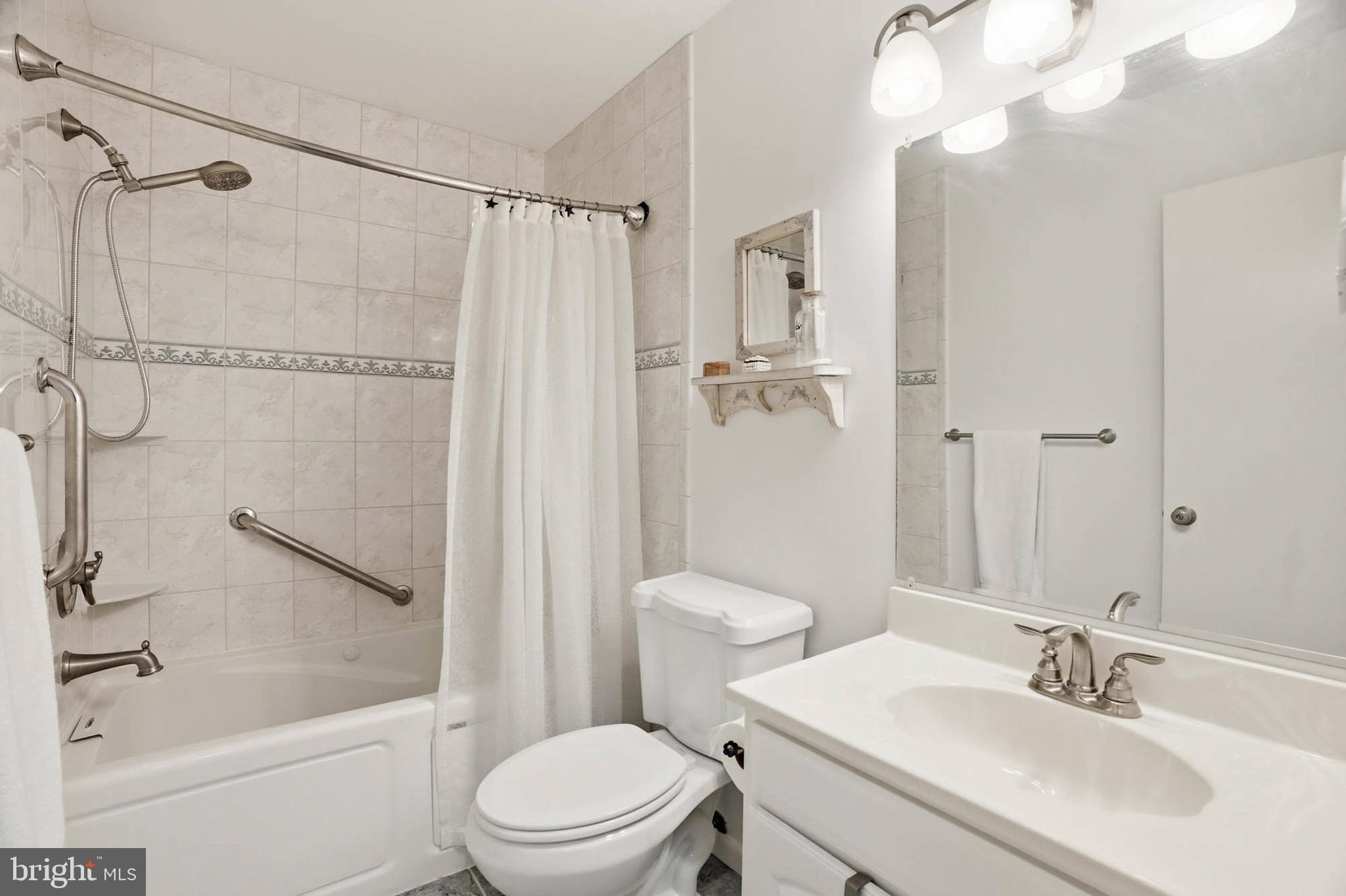 LAYTONSVILLE OUTSIDE - Residential
