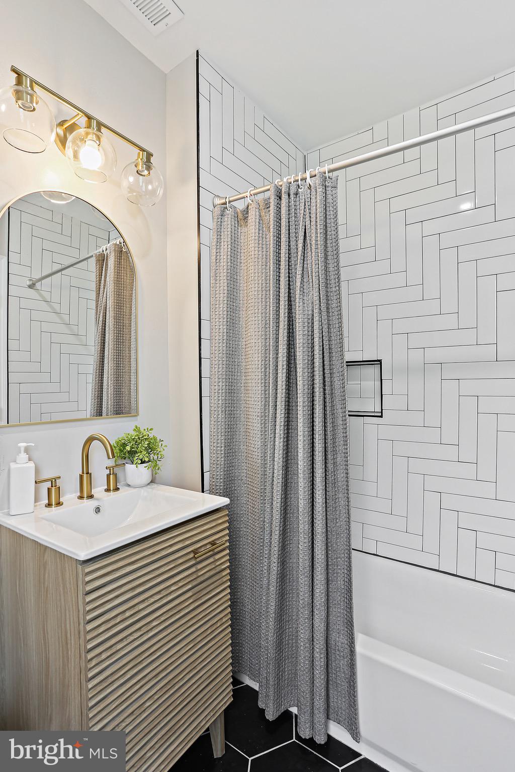 WINSTON GOVANS - Residential