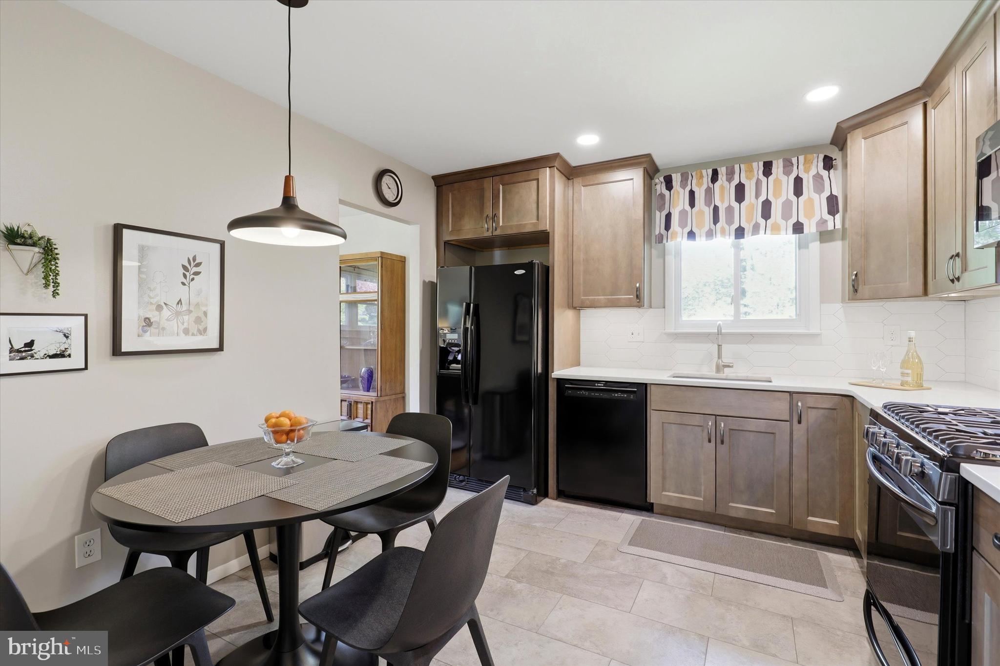 WILLOW MANOR - Residential