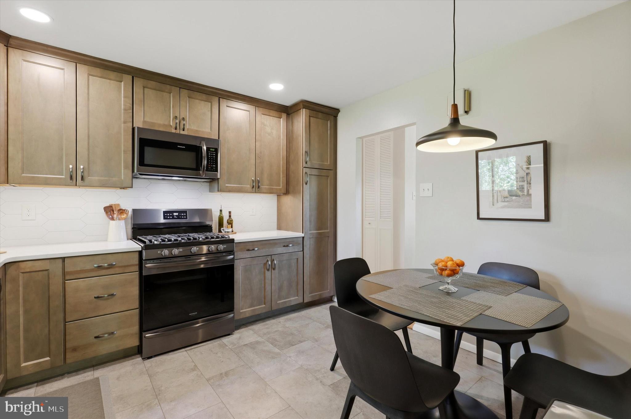 WILLOW MANOR - Residential