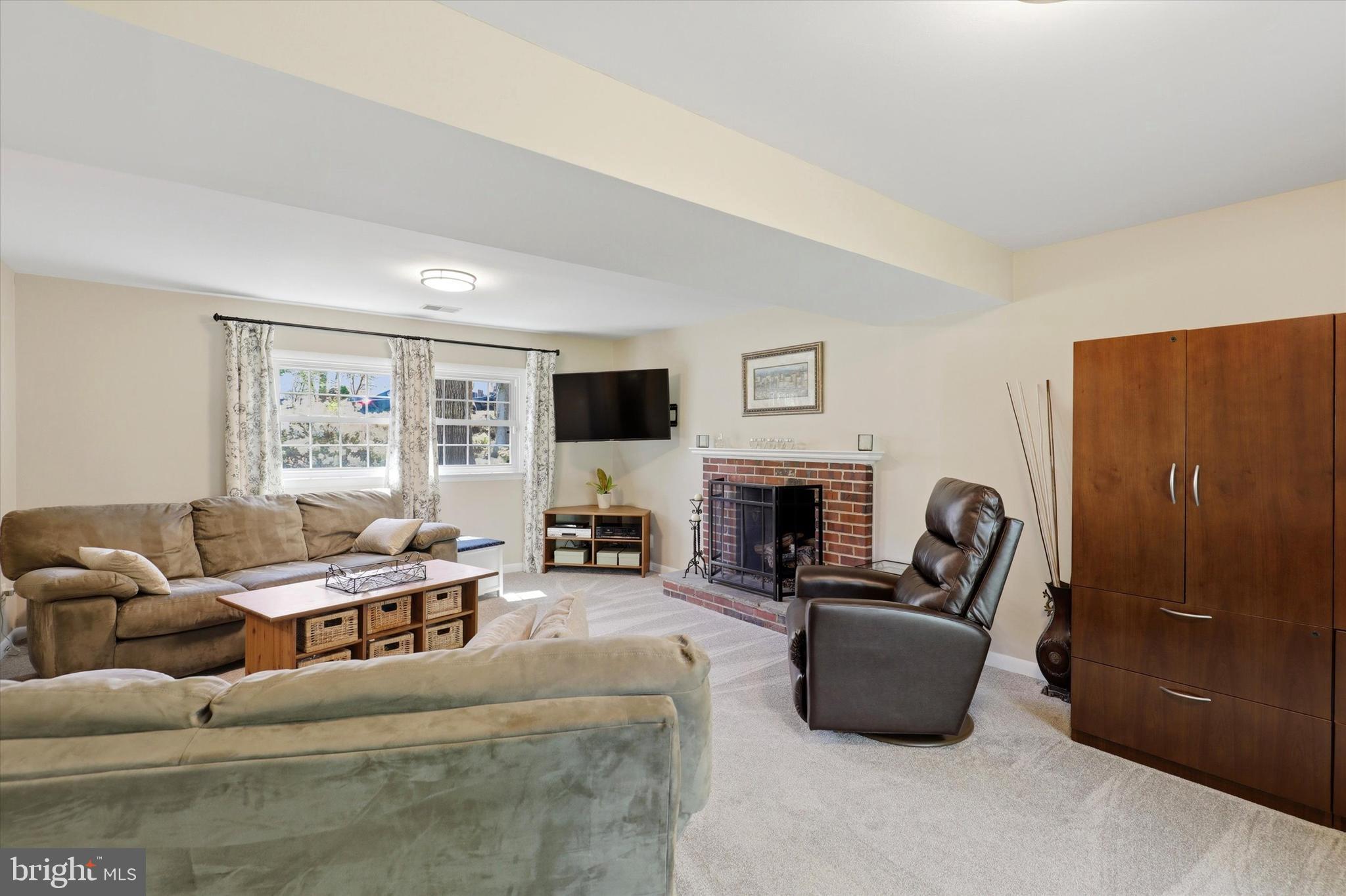 WILLOW MANOR - Residential