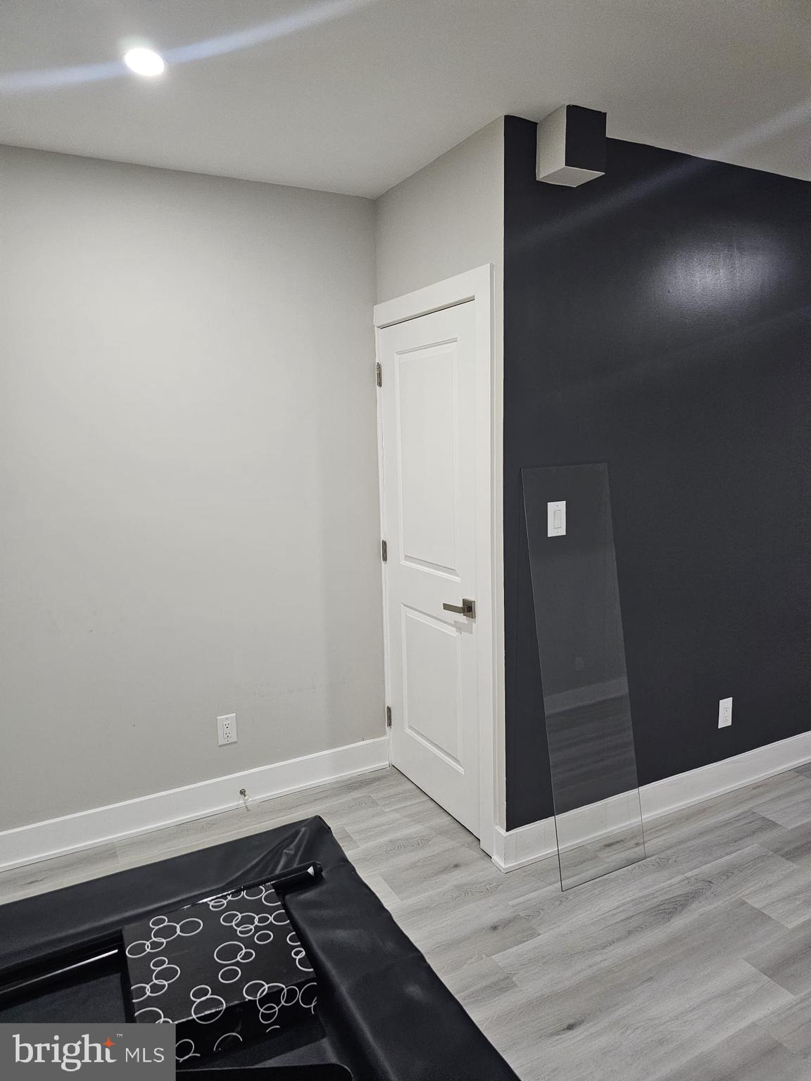 PORT RICHMOND - Residential Lease