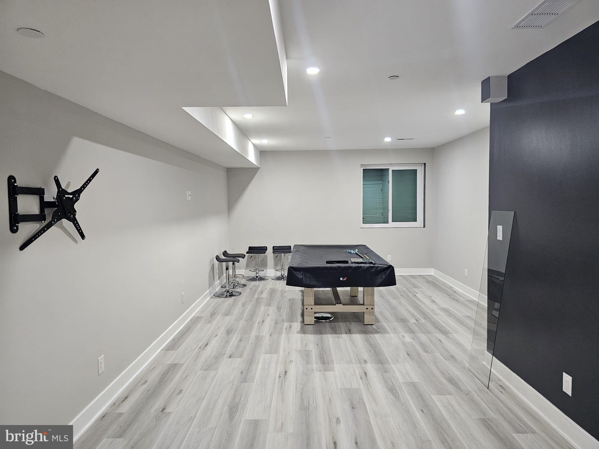 PORT RICHMOND - Residential Lease