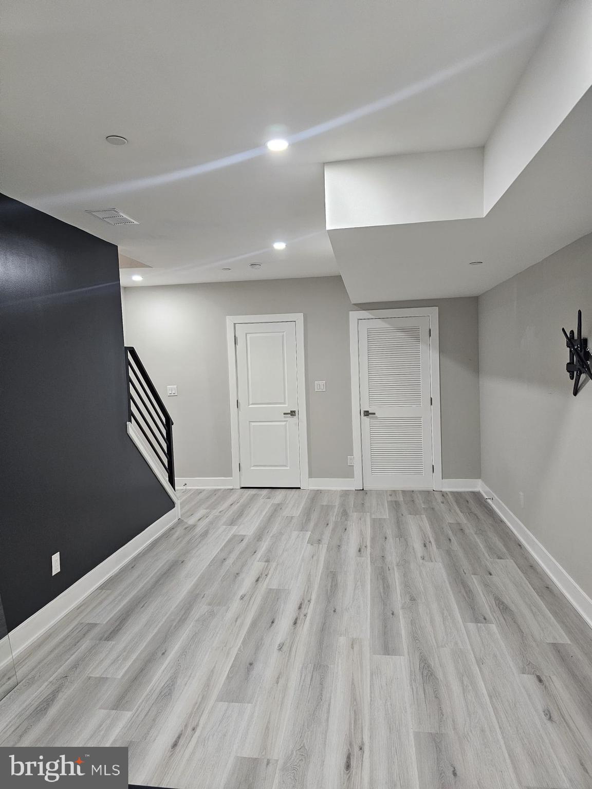 PORT RICHMOND - Residential Lease