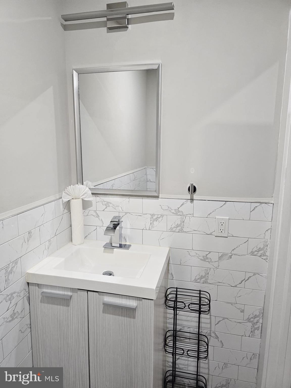 PORT RICHMOND - Residential Lease