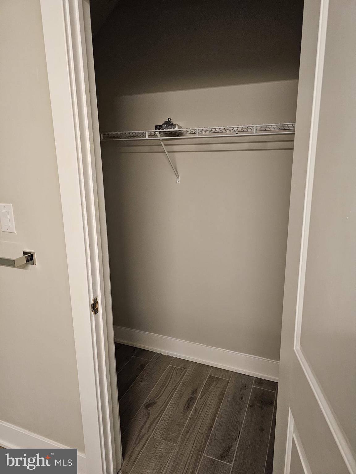 PORT RICHMOND - Residential Lease