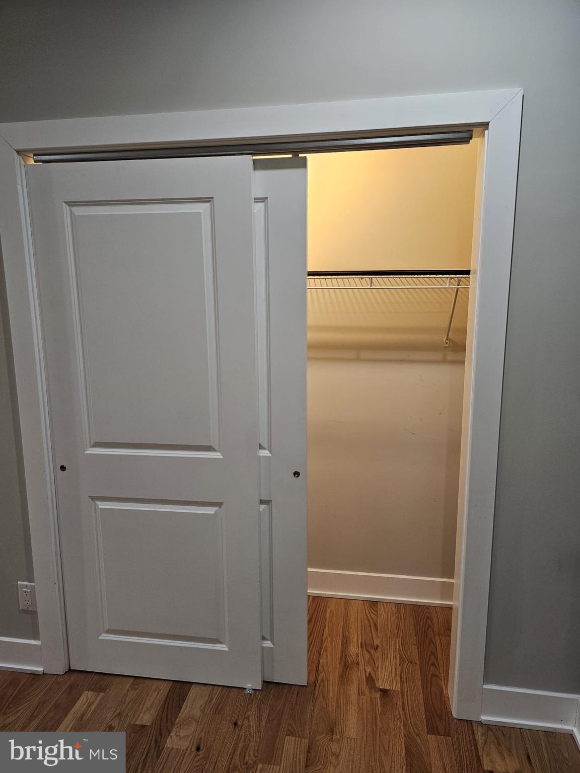 PORT RICHMOND - Residential Lease