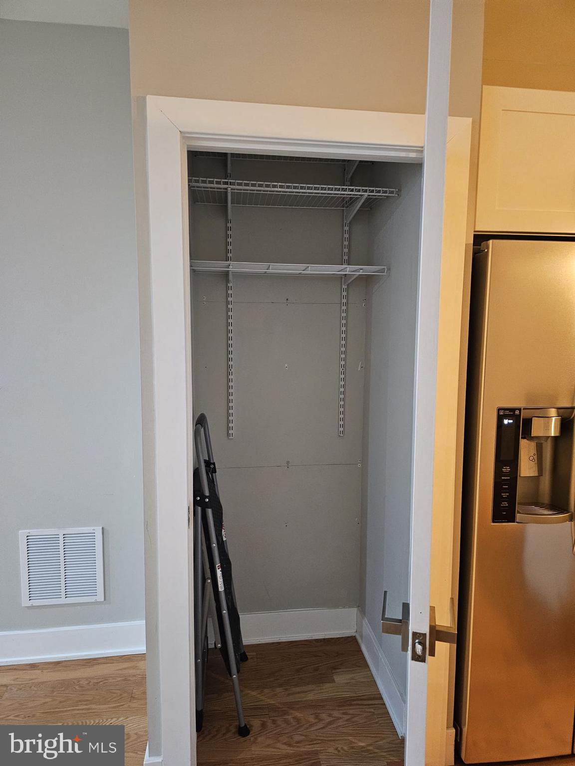 PORT RICHMOND - Residential Lease