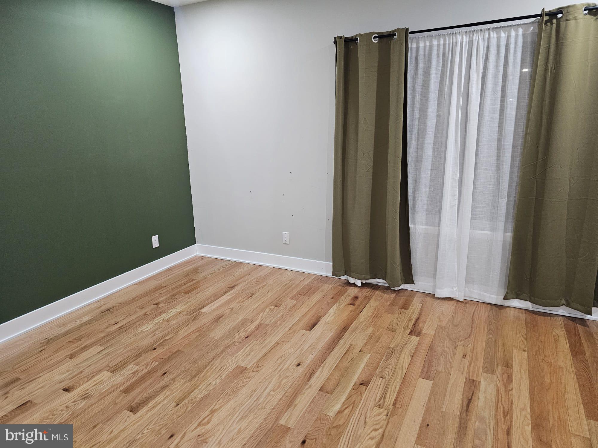 PORT RICHMOND - Residential Lease